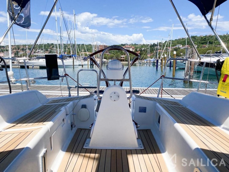 Dufour 325 - Yacht Charter Sailica