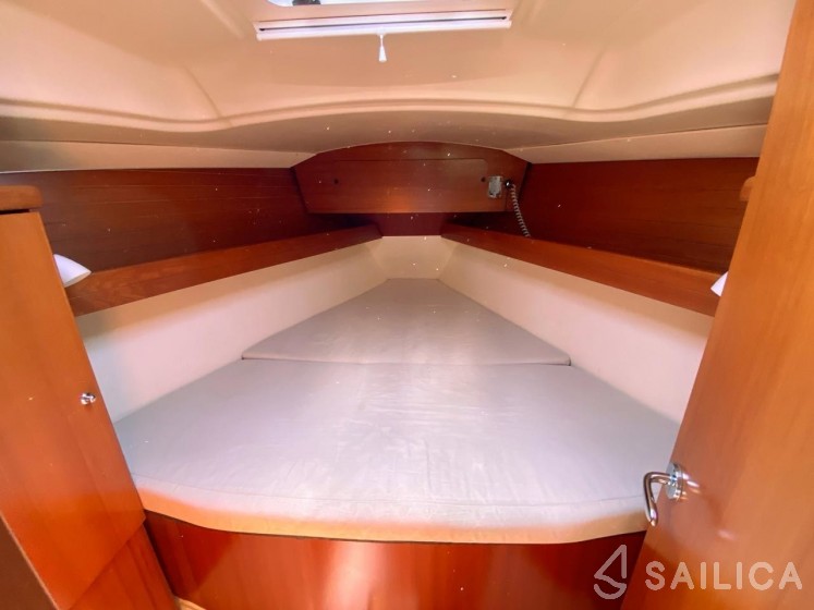 Dufour 325 - Yacht Charter Sailica