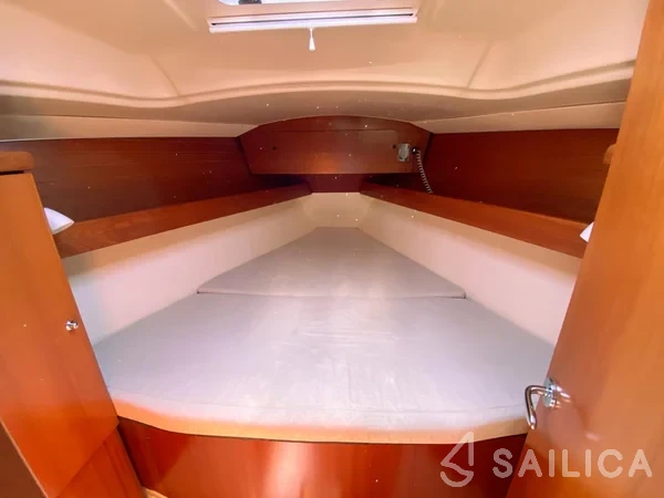 Dufour 325 - Yacht Charter Sailica