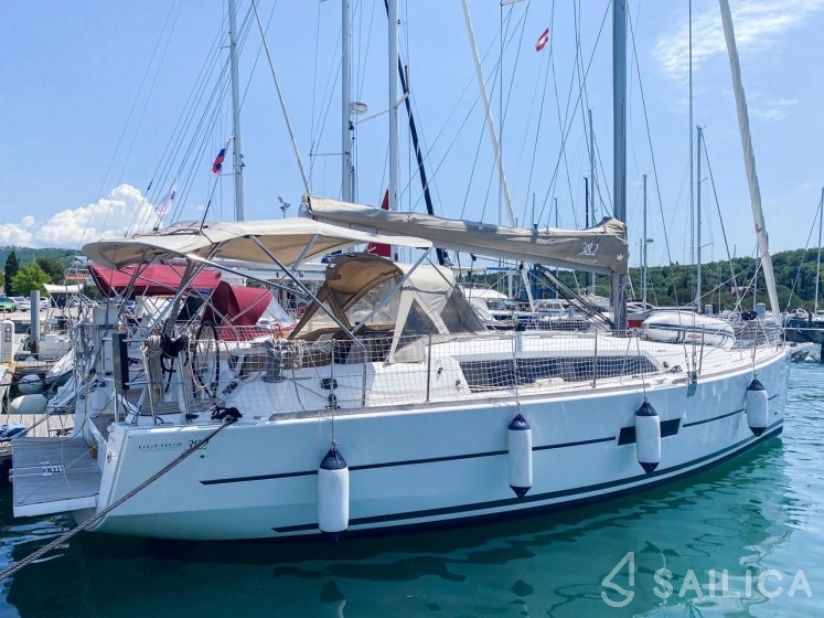 Dufour 382 GL - Yacht Charter Sailica