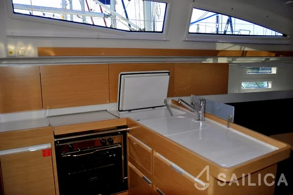 Elan 354 Impression - Yacht Charter Sailica