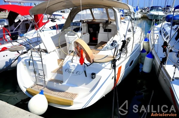Elan 384 Impression - Yacht Charter Sailica