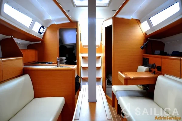 Sun Odyssey 33i - Yacht Charter Sailica