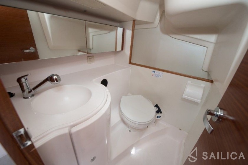 Salona 33 - Yacht Charter Sailica