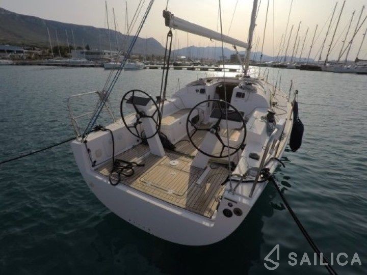 Salona 33 - Yacht Charter Sailica