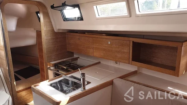 Salona 33 - Yacht Charter Sailica