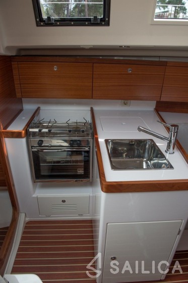 Salona 33 - Yacht Charter Sailica