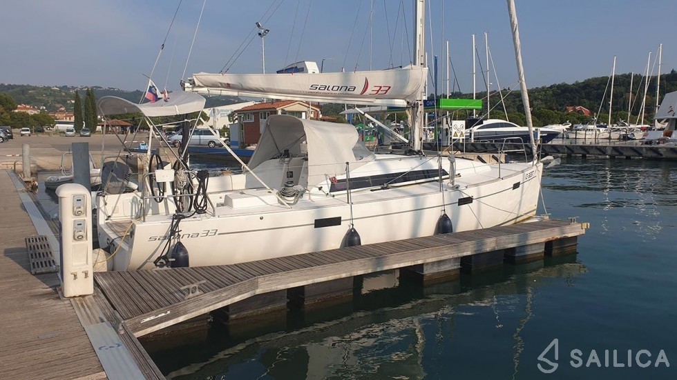 Salona 33 - Yacht Charter Sailica