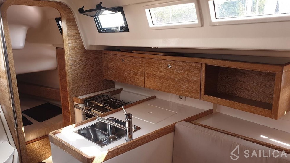 Salona 33 - Yacht Charter Sailica