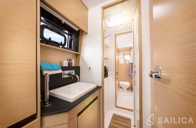 Nautitech 46 Fly - Yacht Charter Sailica