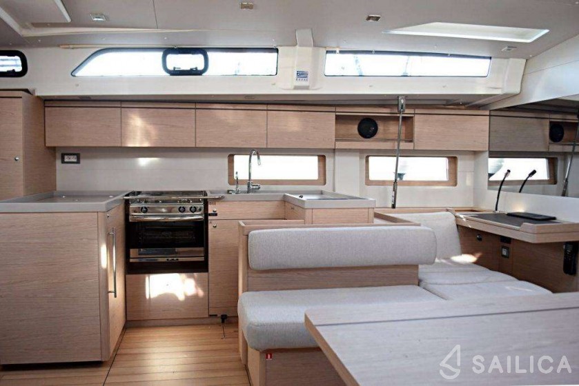 Oceanis 51.1 - Yacht Charter Sailica