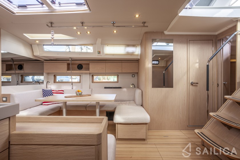 Oceanis 51.1 - Yacht Charter Sailica