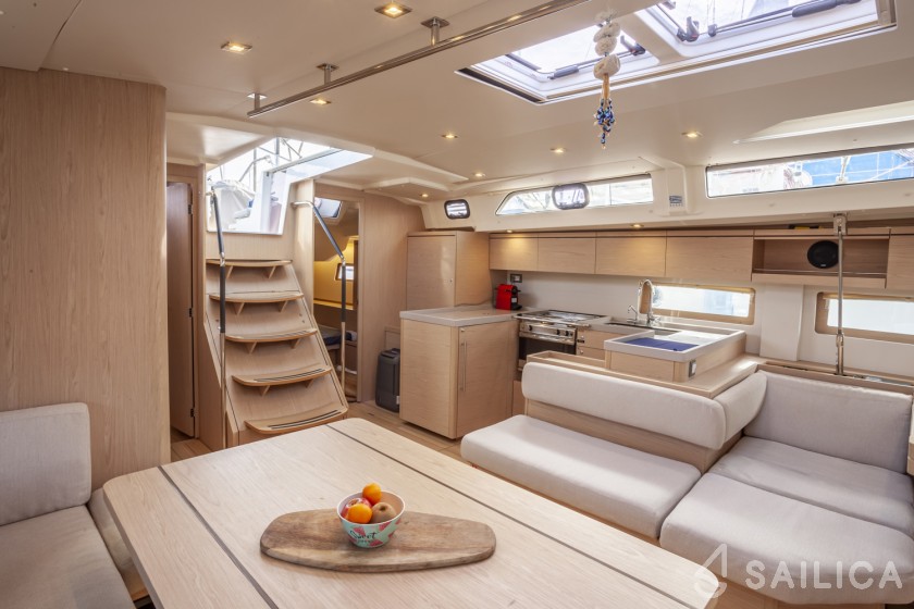 Oceanis 51.1 - Yacht Charter Sailica