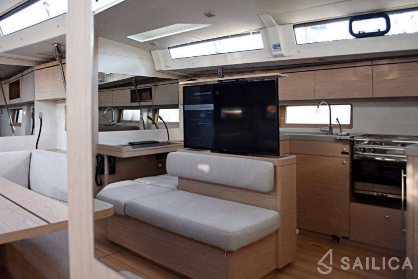 Oceanis 51.1 - Yacht Charter Sailica