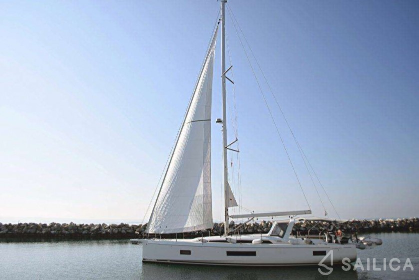 Oceanis 51.1 - Yacht Charter Sailica