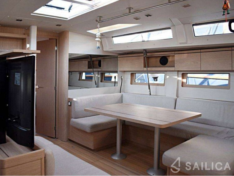 Oceanis 51.1 - Yacht Charter Sailica