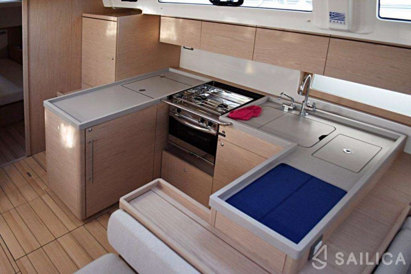 Oceanis 51.1 - Yacht Charter Sailica