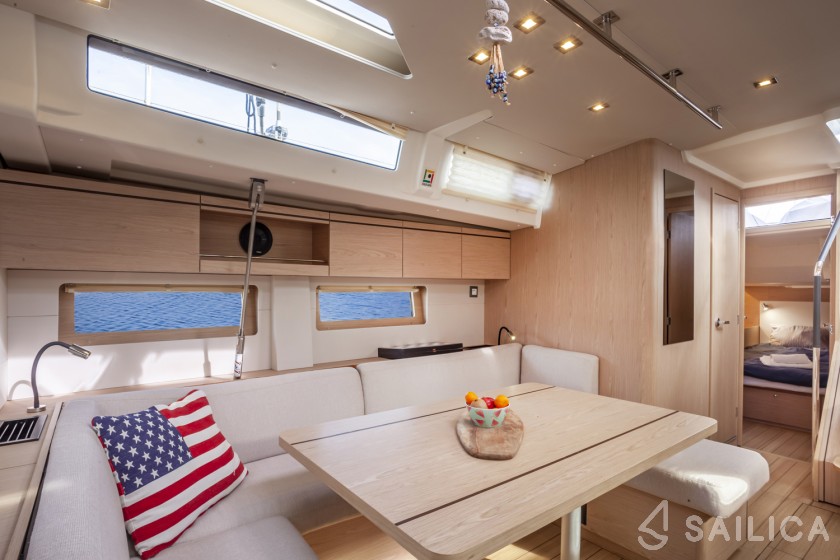 Oceanis 51.1 - Yacht Charter Sailica