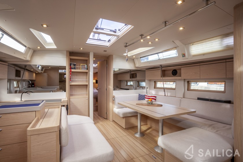 Oceanis 51.1 - Yacht Charter Sailica