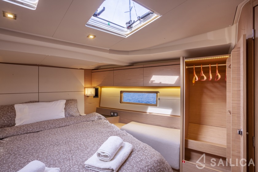 Oceanis 51.1 - Yacht Charter Sailica
