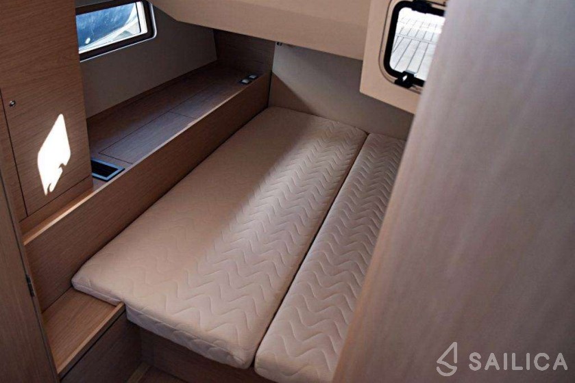 Oceanis 51.1 - Yacht Charter Sailica