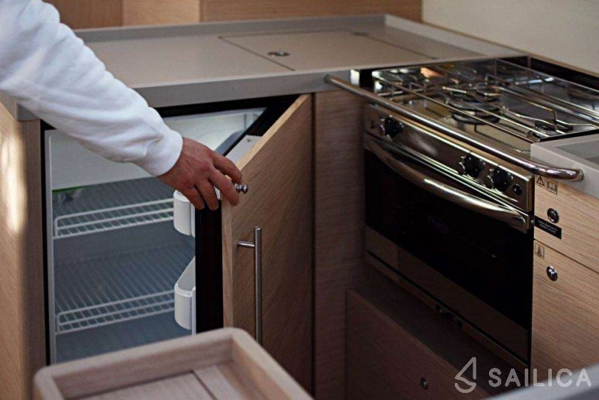 Oceanis 51.1 - Yacht Charter Sailica