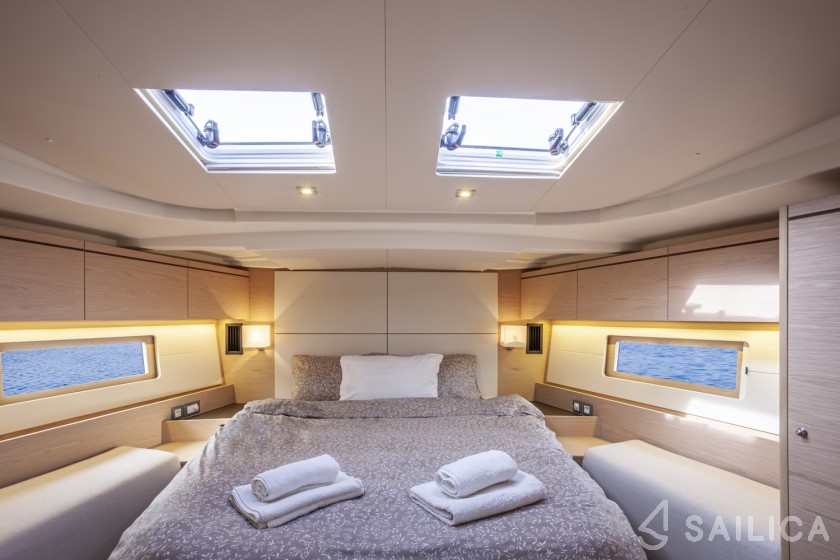 Oceanis 51.1 - Yacht Charter Sailica
