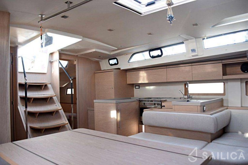 Oceanis 51.1 - Yacht Charter Sailica