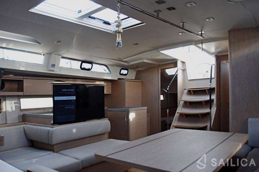 Oceanis 51.1 - Yacht Charter Sailica