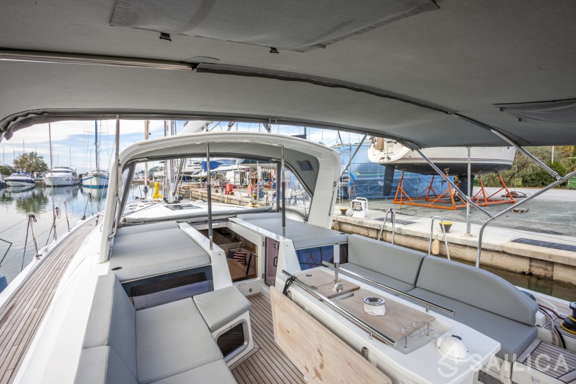 Oceanis 51.1 - Yacht Charter Sailica