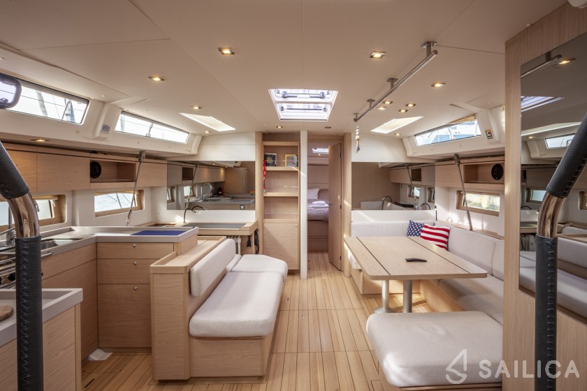 Oceanis 51.1 - Yacht Charter Sailica
