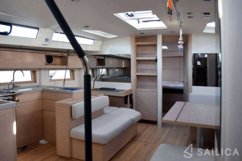 Oceanis 51.1 - Yacht Charter Sailica