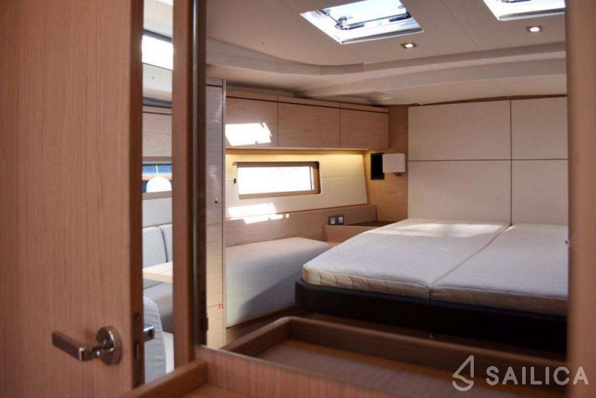 Oceanis 51.1 - Yacht Charter Sailica