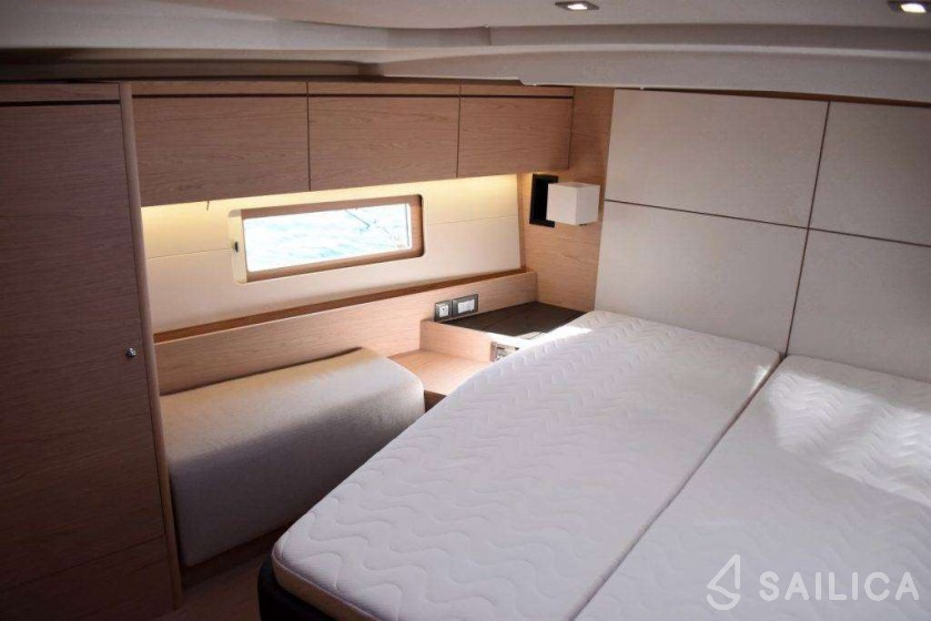 Oceanis 51.1 - Yacht Charter Sailica