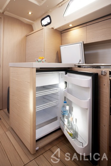 Oceanis 51.1 - Yacht Charter Sailica