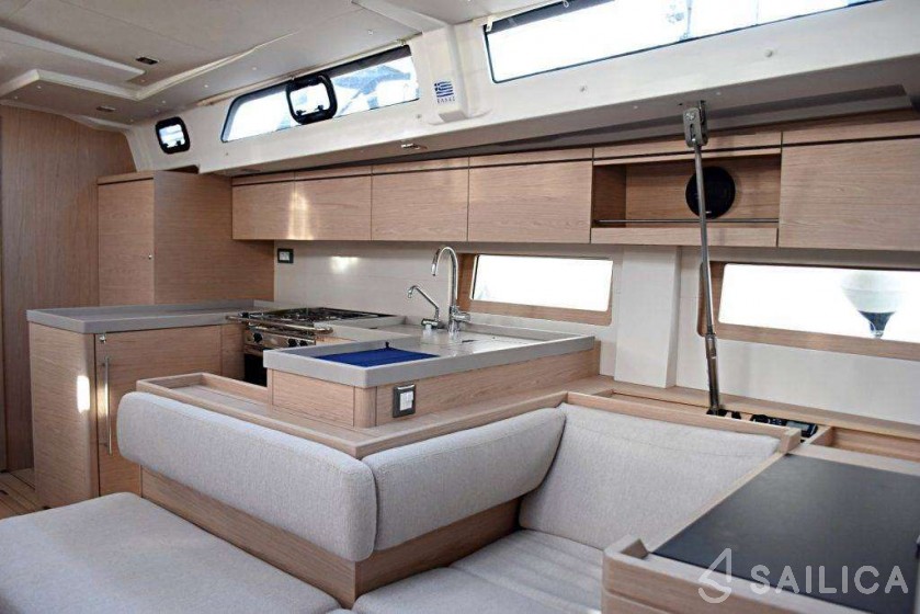 Oceanis 51.1 - Yacht Charter Sailica