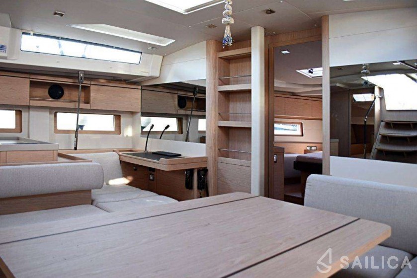 Oceanis 51.1 - Yacht Charter Sailica