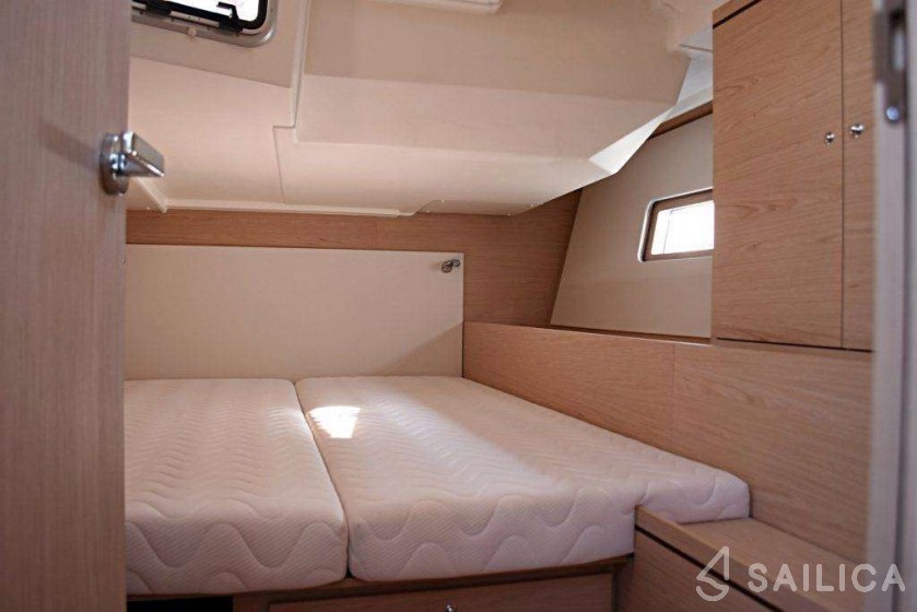 Oceanis 51.1 - Yacht Charter Sailica
