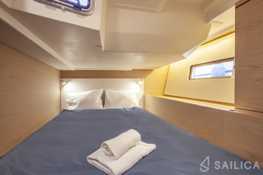 Oceanis 51.1 - Yacht Charter Sailica