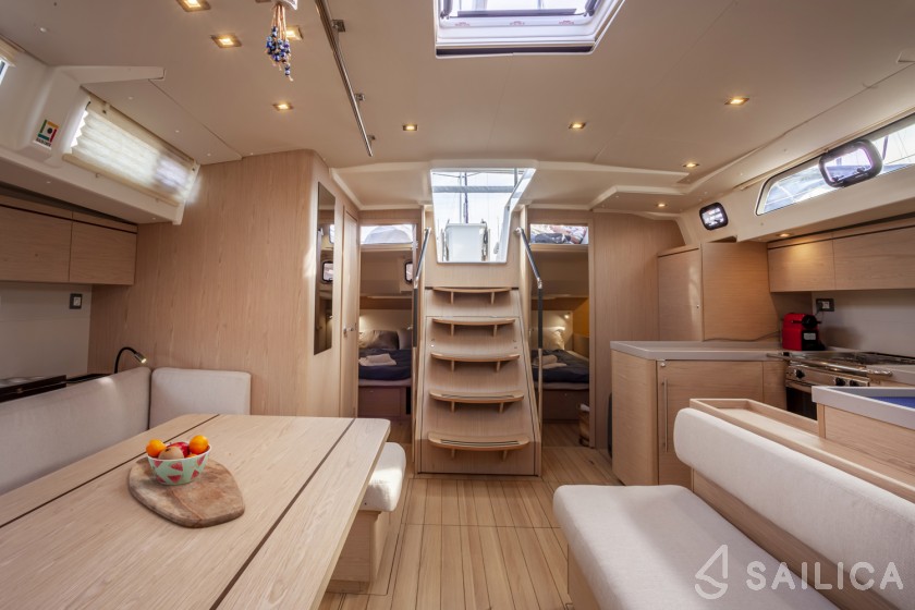 Oceanis 51.1 - Yacht Charter Sailica