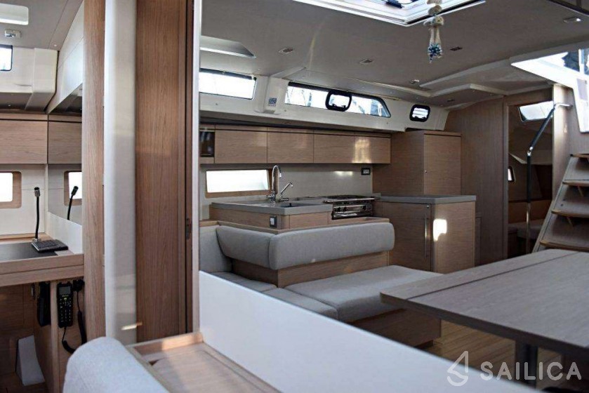 Oceanis 51.1 - Yacht Charter Sailica