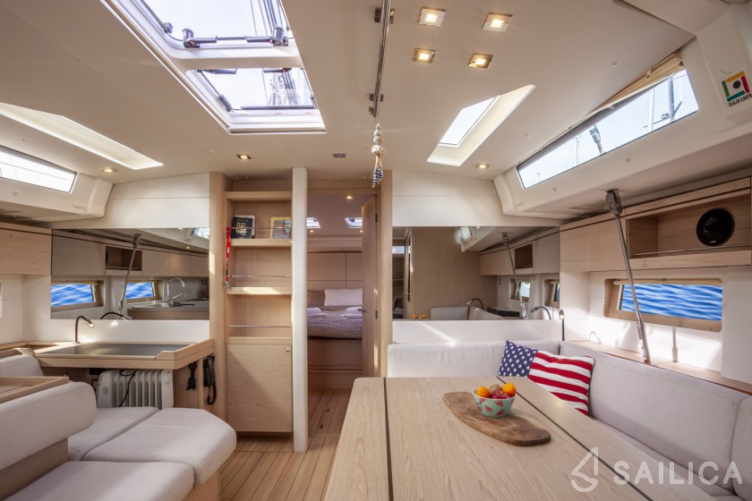 Oceanis 51.1 - Yacht Charter Sailica