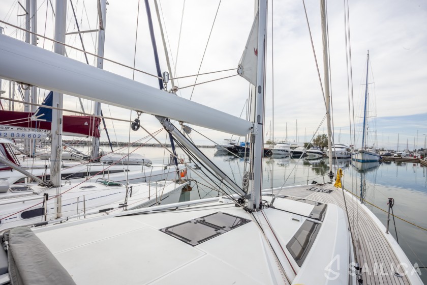 Oceanis 51.1 - Yacht Charter Sailica