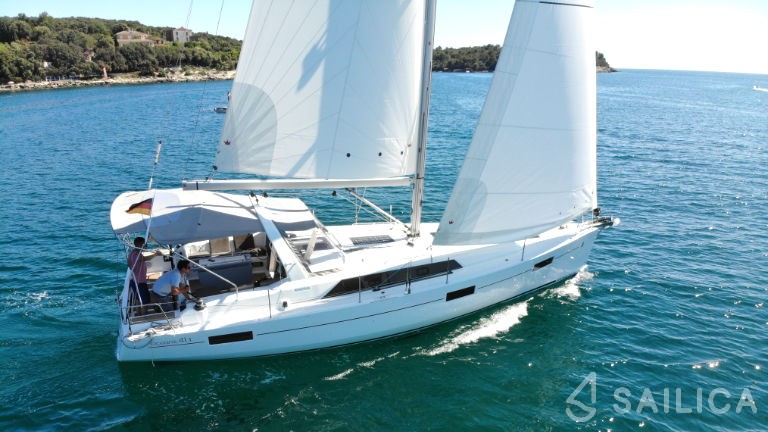 Oceanis 41.1 - Yacht Charter Sailica