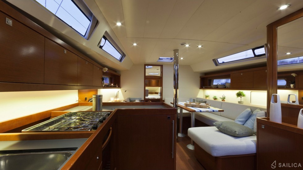 Oceanis 41.1 - Yacht Charter Sailica
