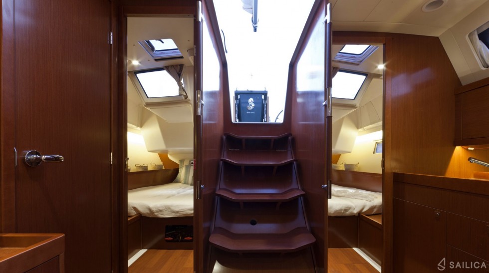 Oceanis 41.1 - Yacht Charter Sailica