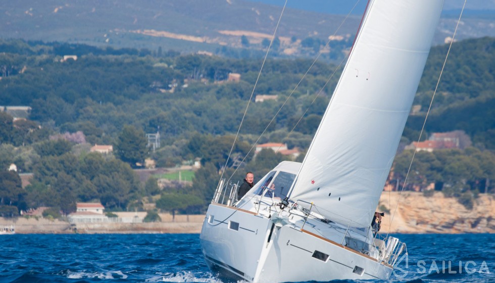 Oceanis 41.1 - Yacht Charter Sailica