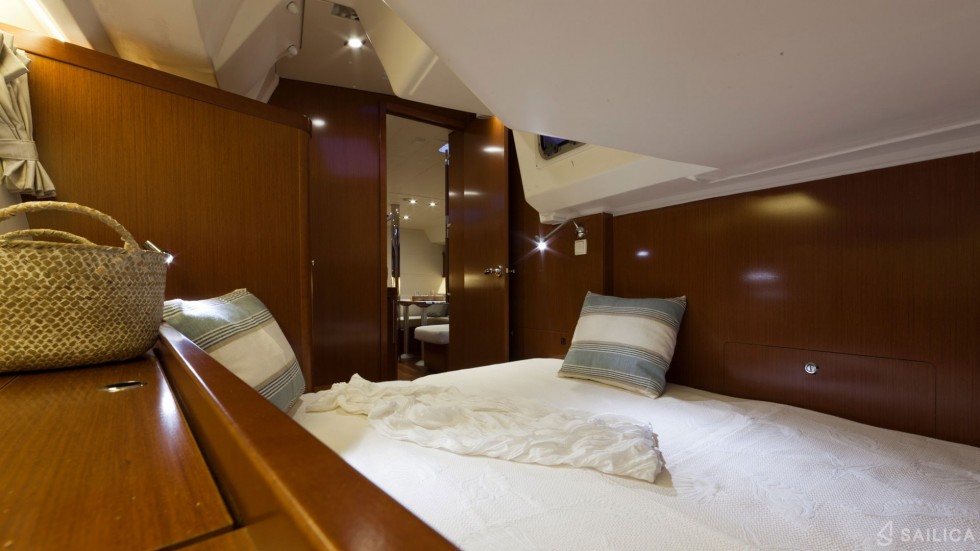 Oceanis 41.1 - Yacht Charter Sailica