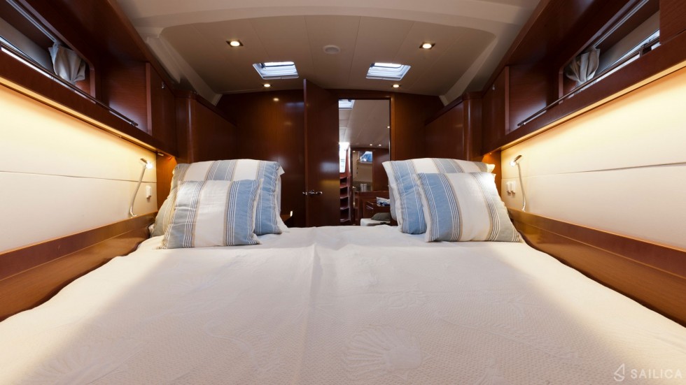 Oceanis 41.1 - Yacht Charter Sailica