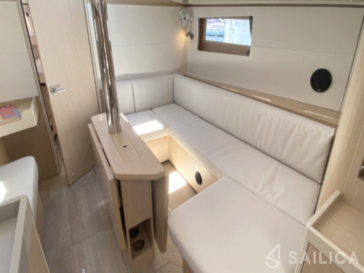 Oceanis 41.1 - Yacht Charter Sailica